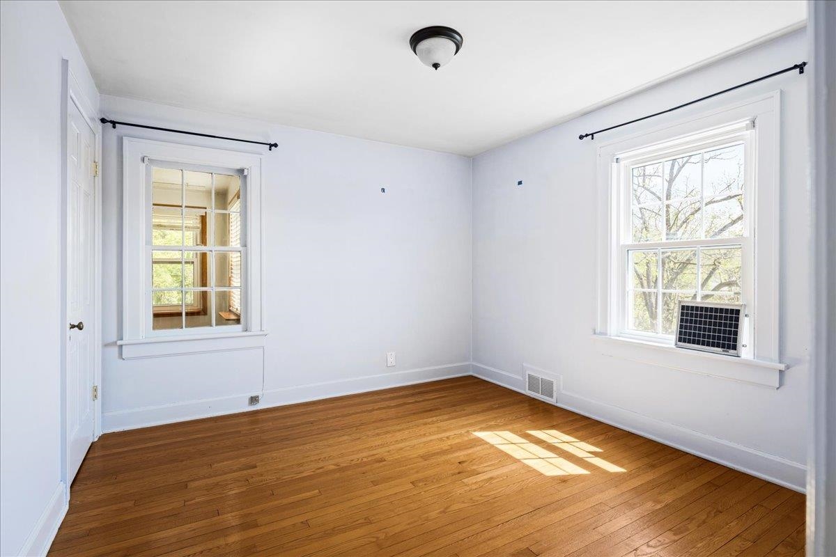 907 SELMA BLVD, STAUNTON, Virginia 24401, 3 Bedrooms Bedrooms, ,2 BathroomsBathrooms,Residential,907 SELMA BLVD,676067 MLS # 676067