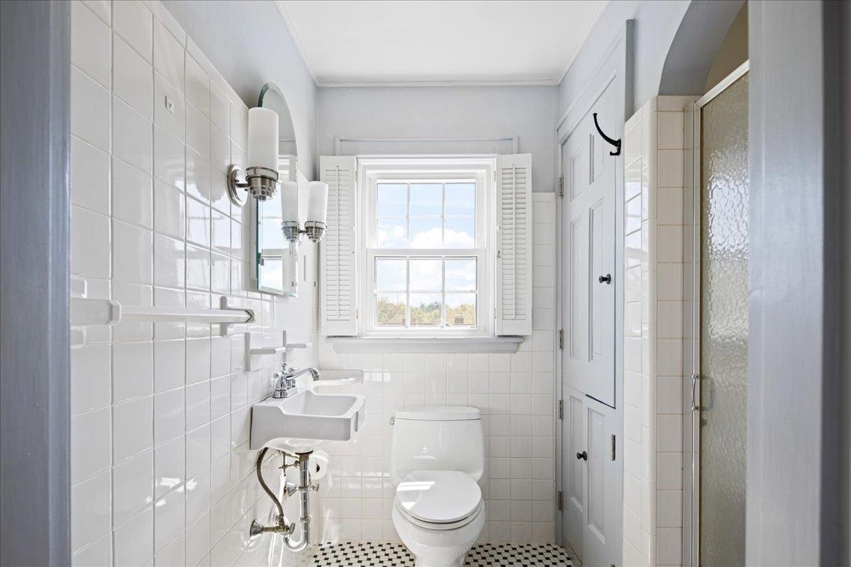 907 SELMA BLVD, STAUNTON, Virginia 24401, 3 Bedrooms Bedrooms, ,2 BathroomsBathrooms,Residential,907 SELMA BLVD,676067 MLS # 676067