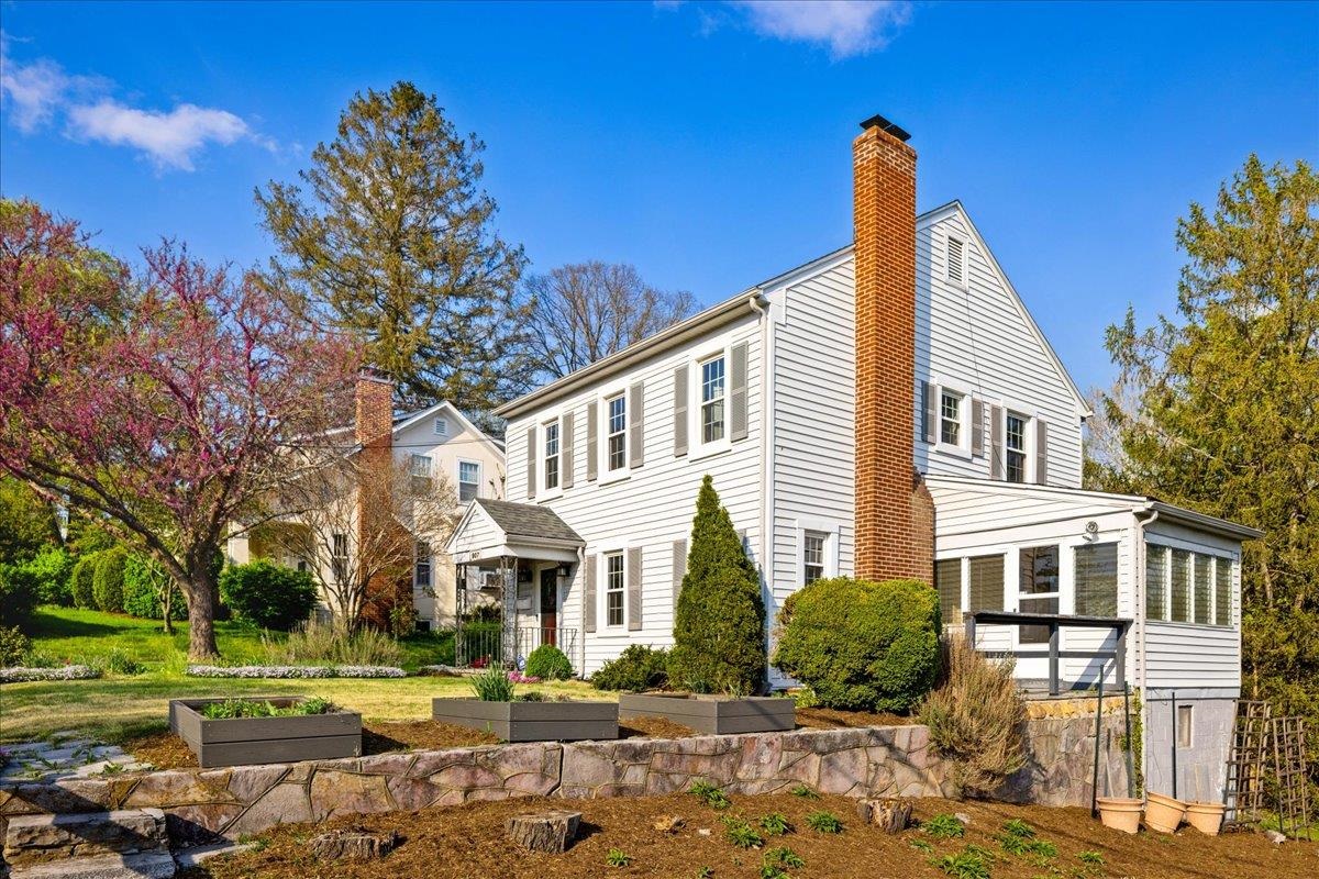 907 SELMA BLVD, STAUNTON, Virginia 24401, 3 Bedrooms Bedrooms, ,2 BathroomsBathrooms,Residential,907 SELMA BLVD,676067 MLS # 676067