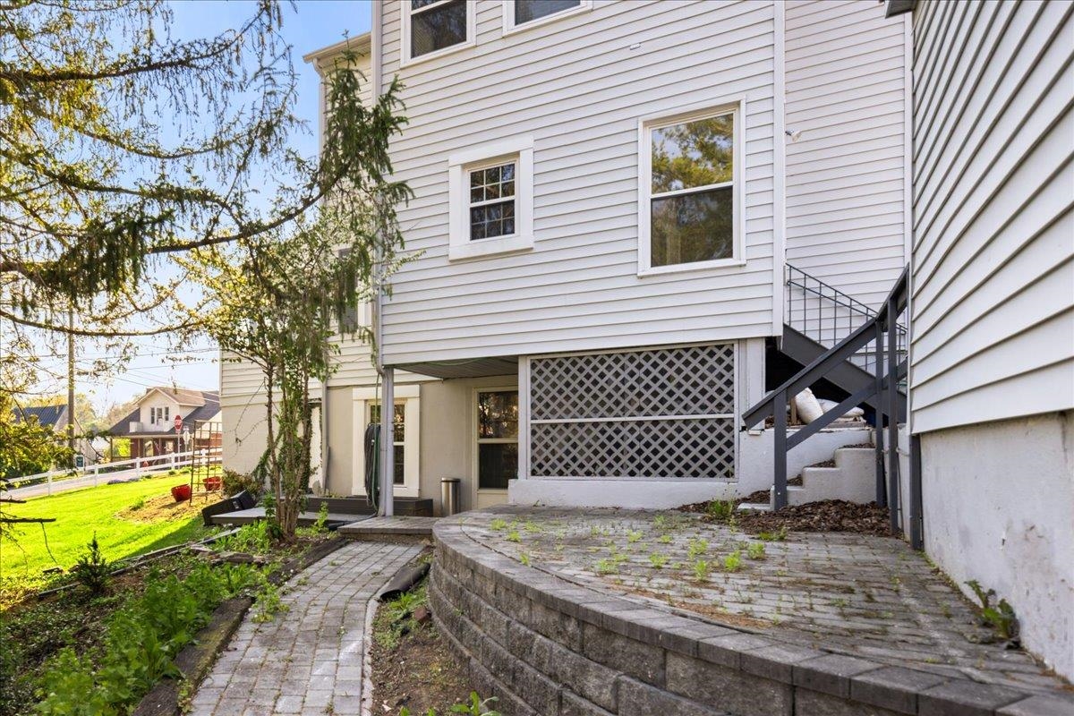 907 SELMA BLVD, STAUNTON, Virginia 24401, 3 Bedrooms Bedrooms, ,2 BathroomsBathrooms,Residential,907 SELMA BLVD,676067 MLS # 676067