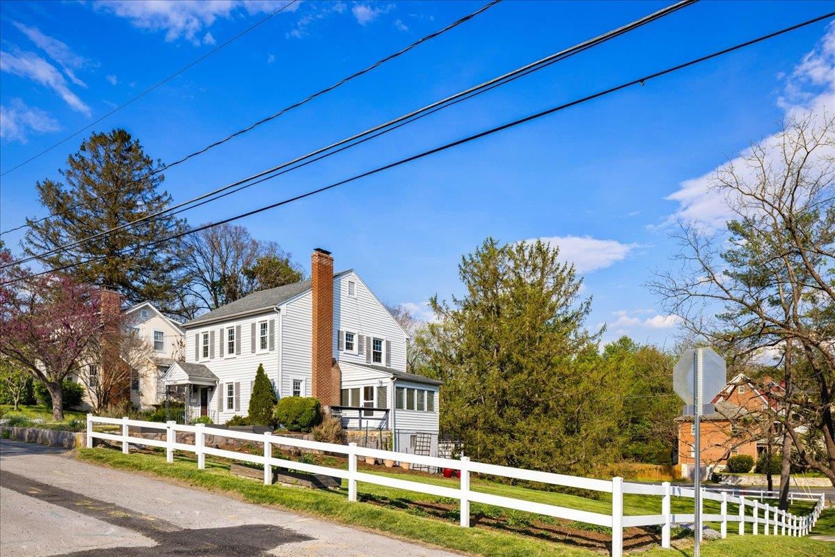 907 SELMA BLVD, STAUNTON, Virginia 24401, 3 Bedrooms Bedrooms, ,2 BathroomsBathrooms,Residential,907 SELMA BLVD,676067 MLS # 676067