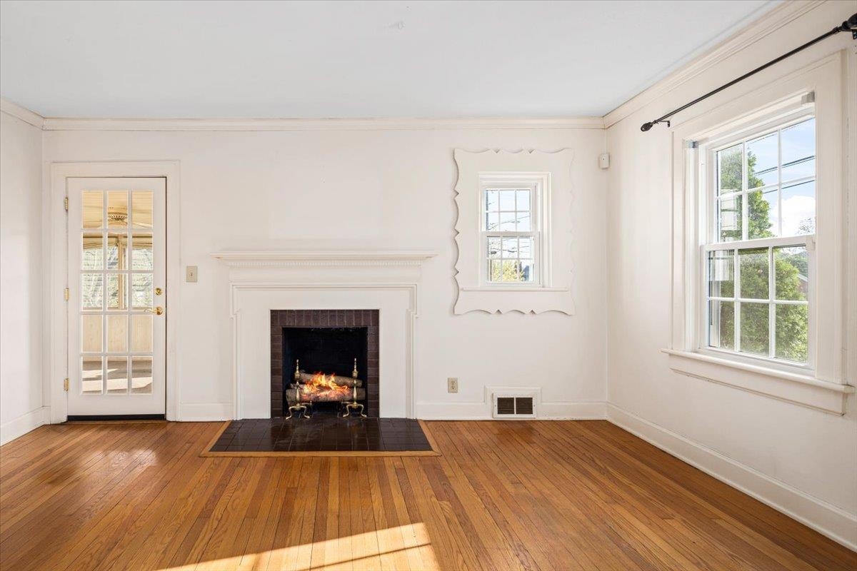 907 SELMA BLVD, STAUNTON, Virginia 24401, 3 Bedrooms Bedrooms, ,2 BathroomsBathrooms,Residential,907 SELMA BLVD,676067 MLS # 676067