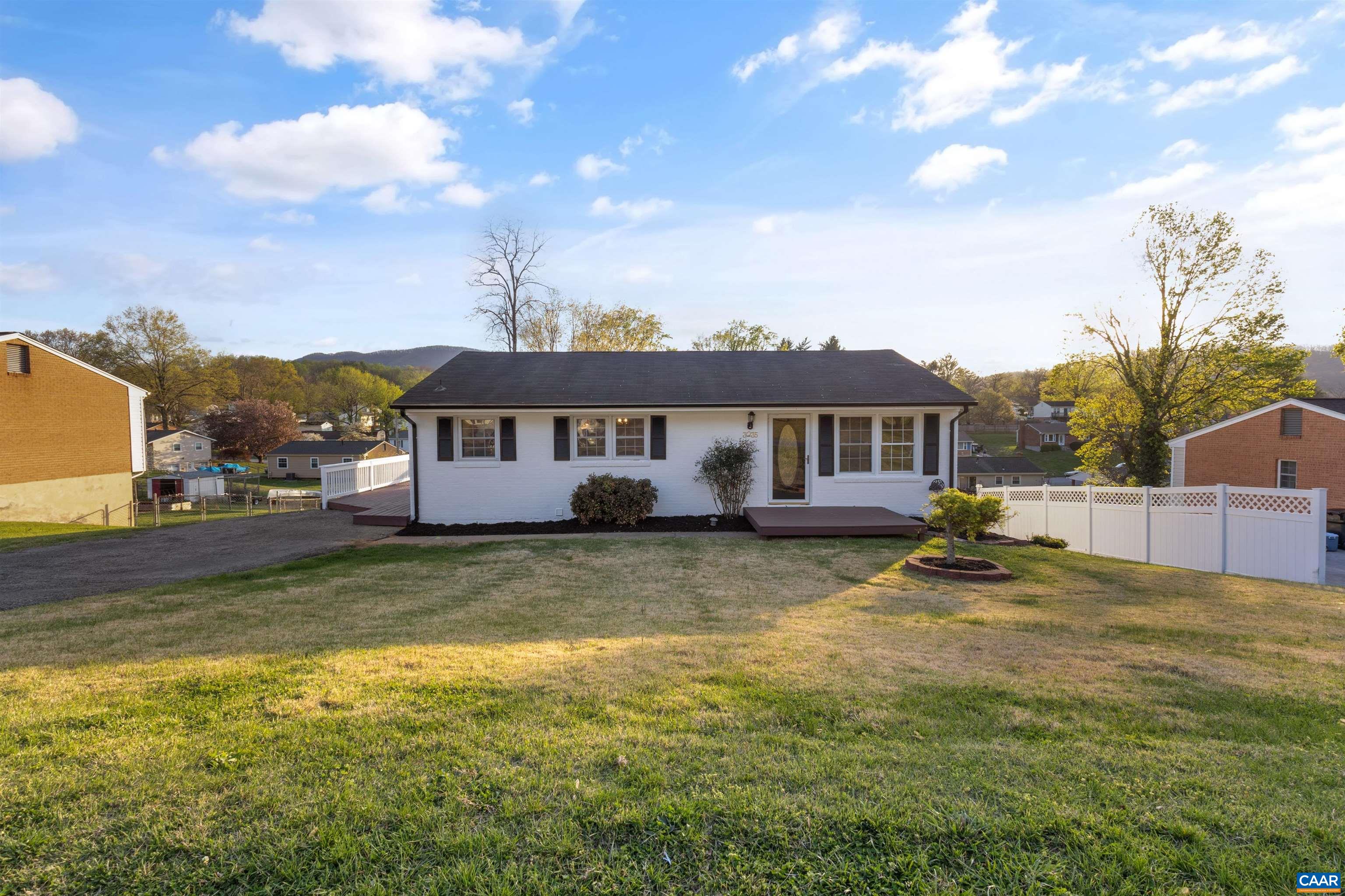 3053 WOODWAY DR, ROANOKE, Virginia 24104, 3 Bedrooms Bedrooms, ,1 BathroomBathrooms,Residential,3053 WOODWAY DR,676075 MLS # 676075