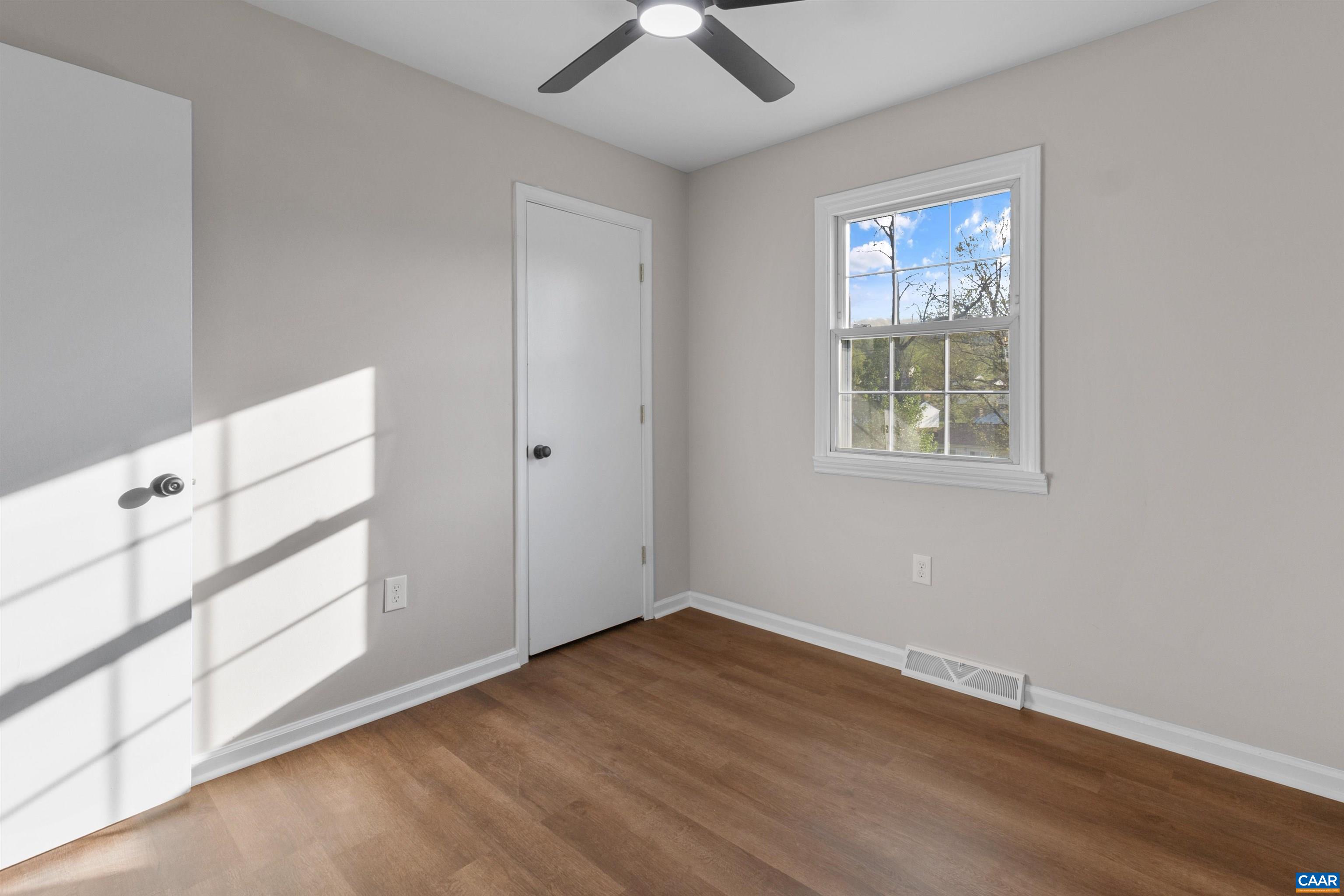 3053 WOODWAY DR, ROANOKE, Virginia 24104, 3 Bedrooms Bedrooms, ,1 BathroomBathrooms,Residential,3053 WOODWAY DR,676075 MLS # 676075