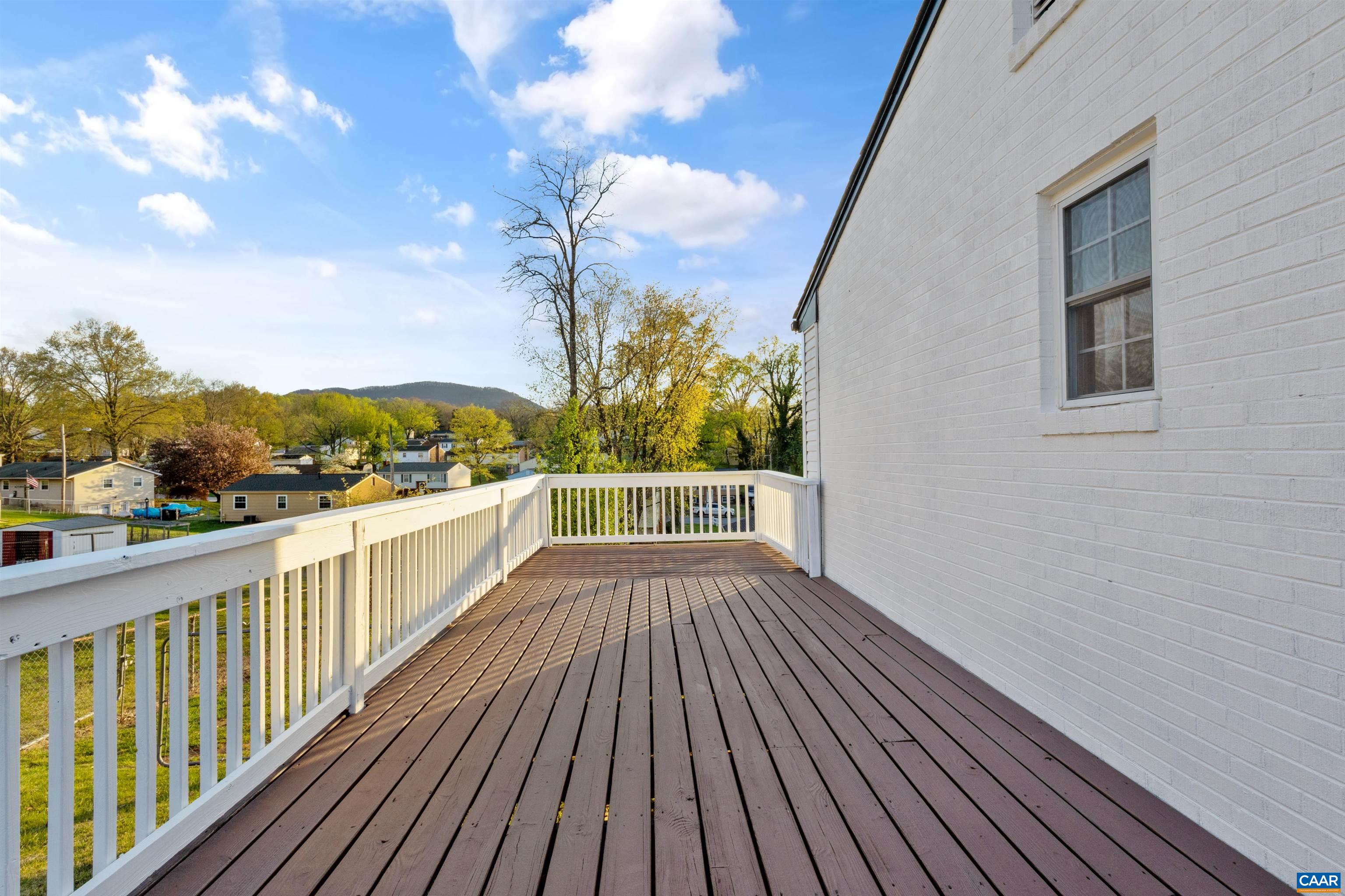 3053 WOODWAY DR, ROANOKE, Virginia 24104, 3 Bedrooms Bedrooms, ,1 BathroomBathrooms,Residential,3053 WOODWAY DR,676075 MLS # 676075