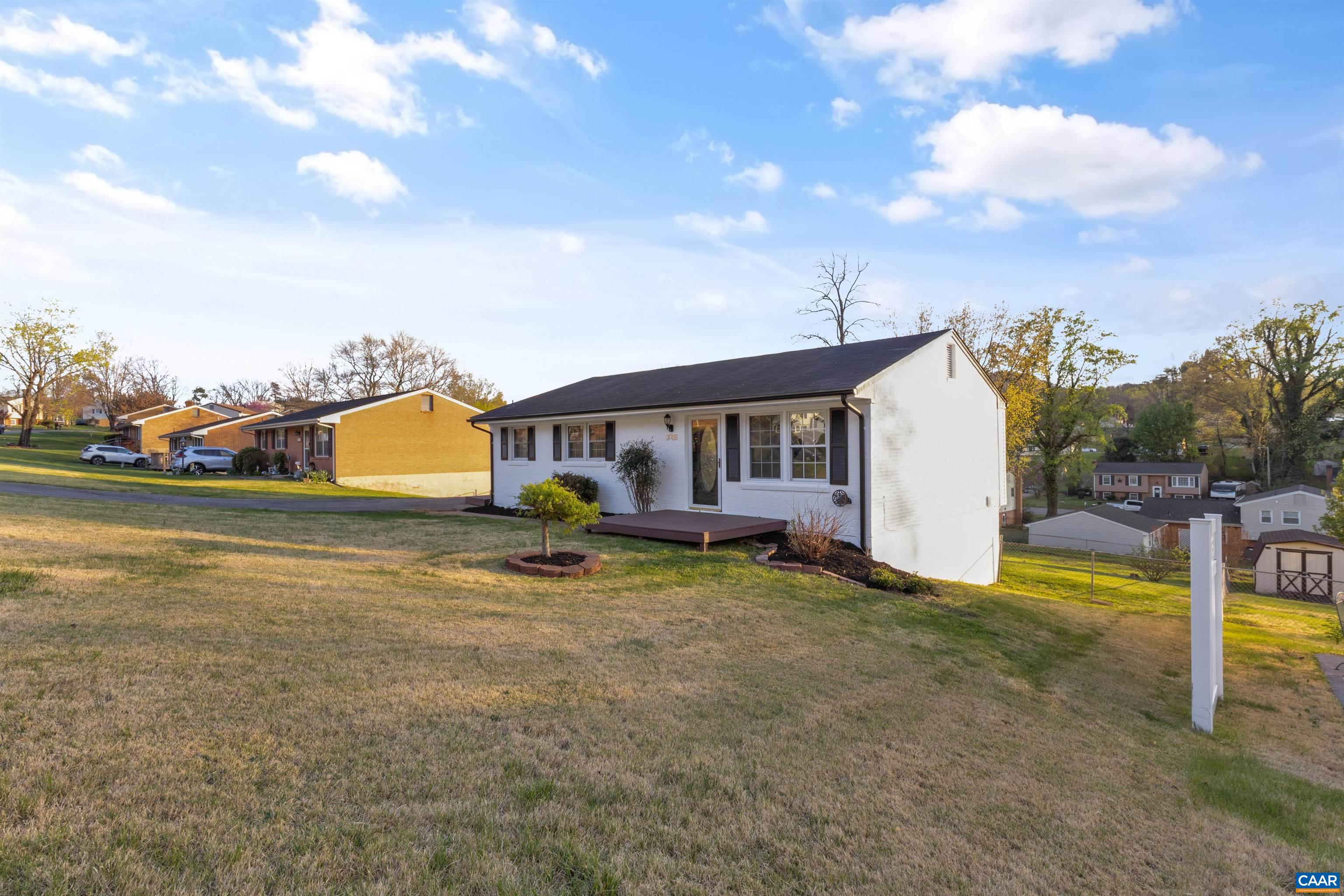 3053 WOODWAY DR, ROANOKE, Virginia 24104, 3 Bedrooms Bedrooms, ,1 BathroomBathrooms,Residential,3053 WOODWAY DR,676075 MLS # 676075