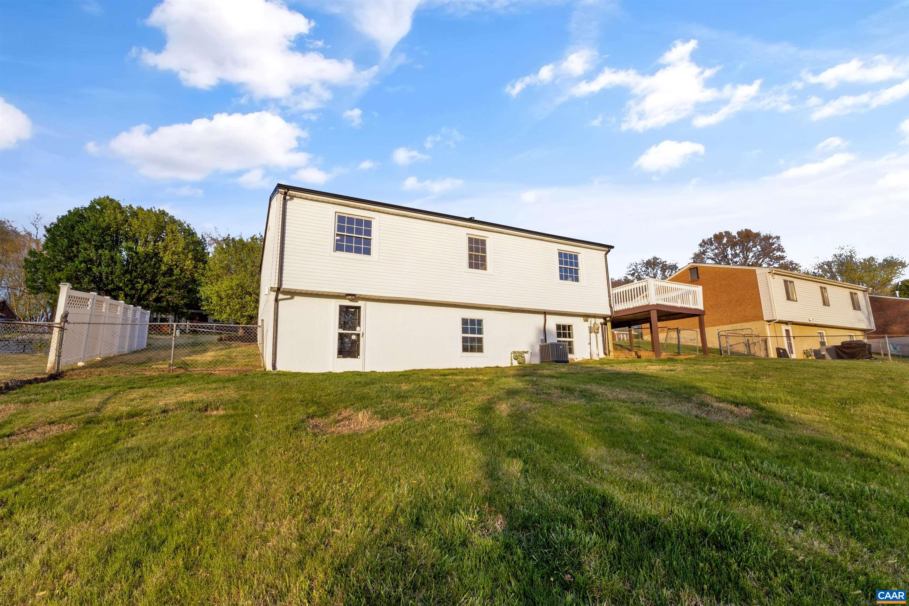 3053 WOODWAY DR, ROANOKE, Virginia 24104, 3 Bedrooms Bedrooms, ,1 BathroomBathrooms,Residential,3053 WOODWAY DR,676075 MLS # 676075