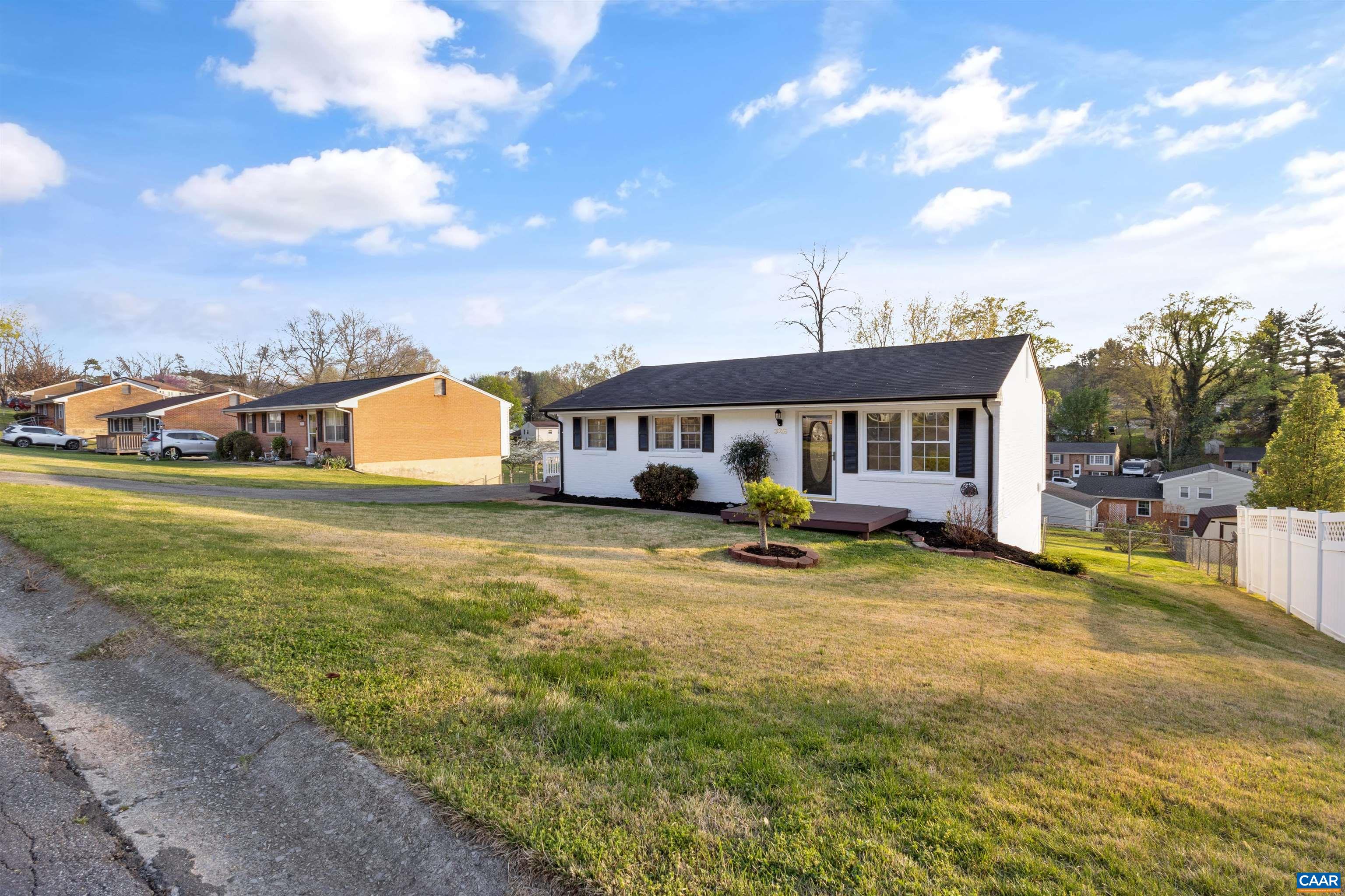 3053 WOODWAY DR, ROANOKE, Virginia 24104, 3 Bedrooms Bedrooms, ,1 BathroomBathrooms,Residential,3053 WOODWAY DR,676075 MLS # 676075