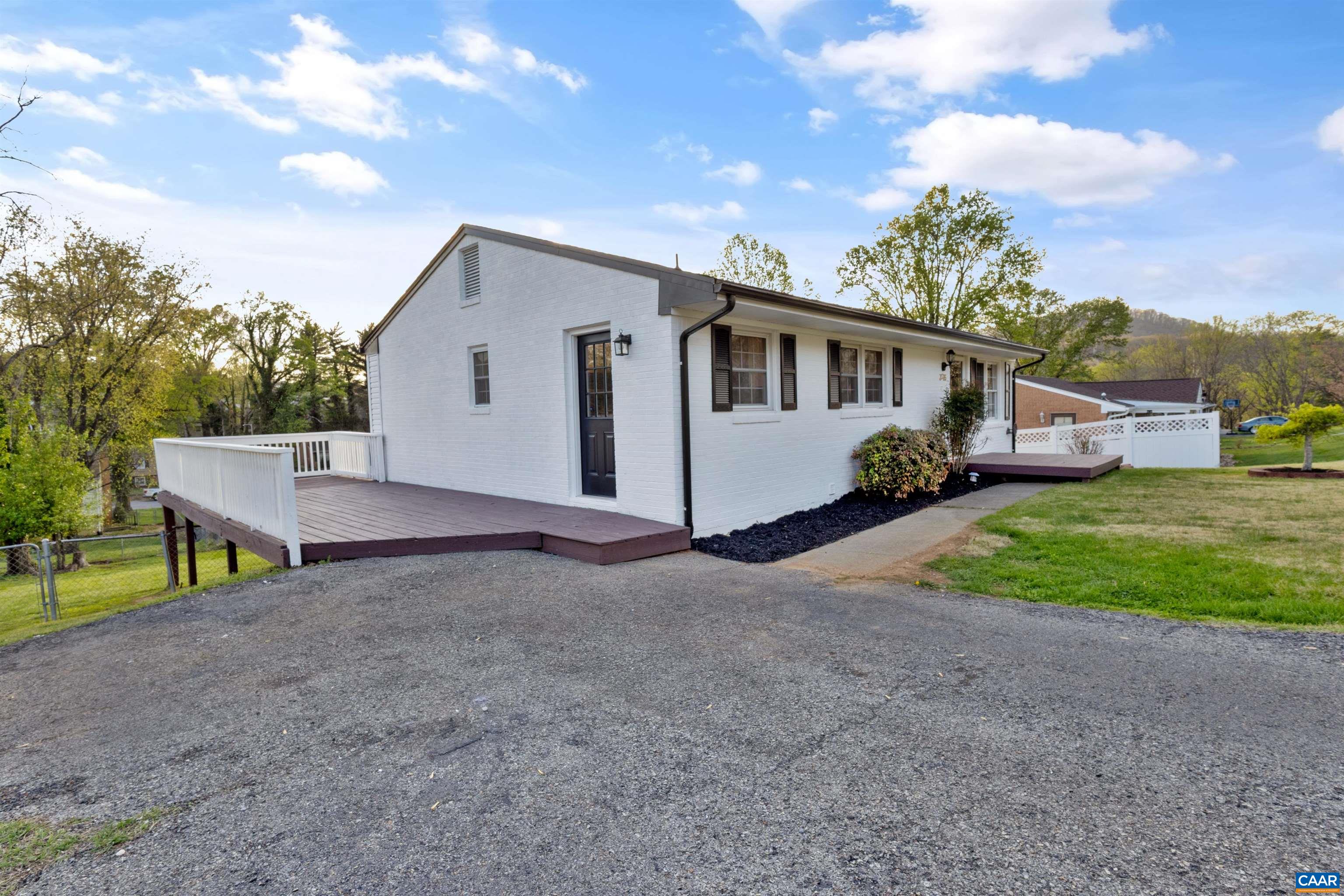 3053 WOODWAY DR, ROANOKE, Virginia 24104, 3 Bedrooms Bedrooms, ,1 BathroomBathrooms,Residential,3053 WOODWAY DR,676075 MLS # 676075