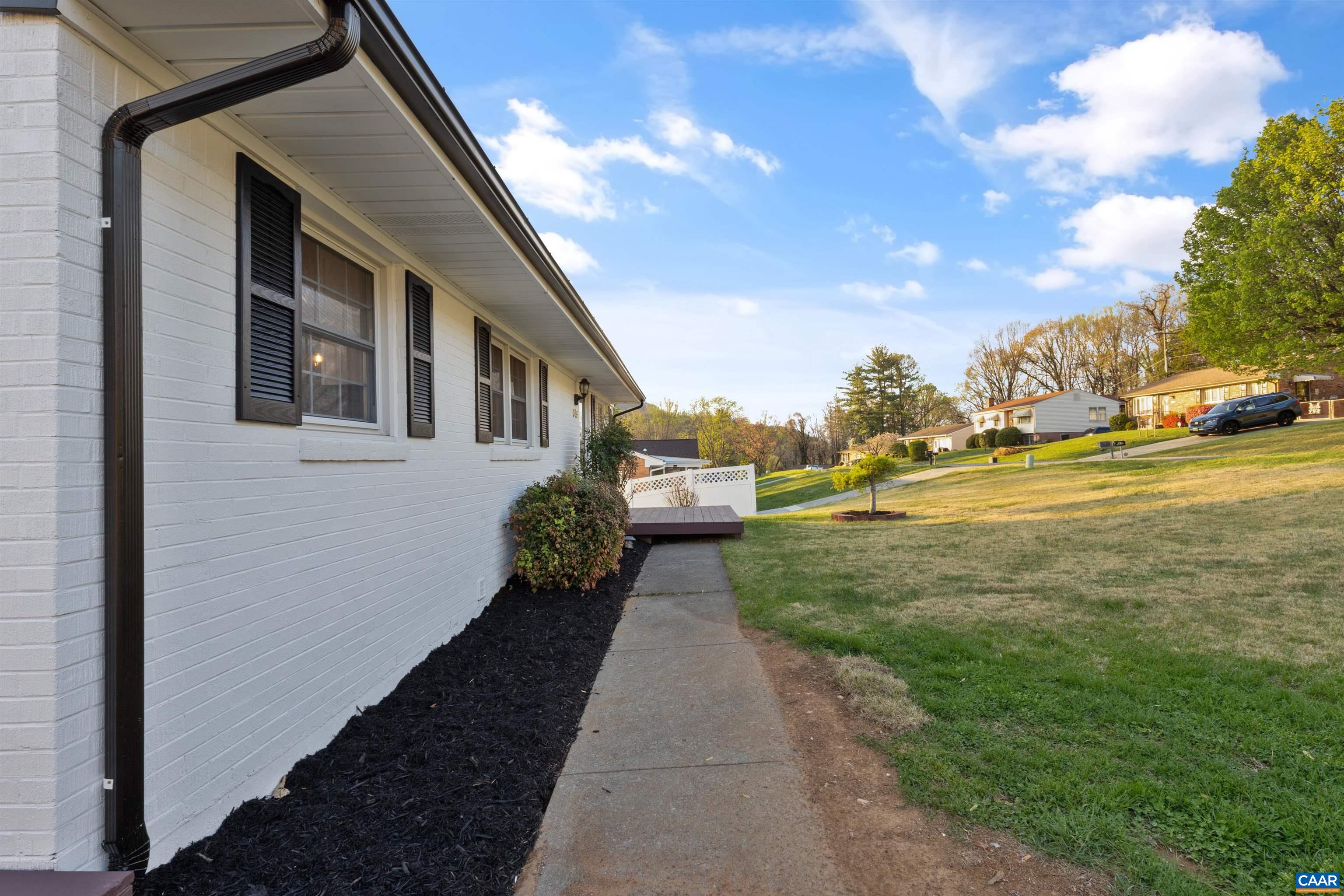 3053 WOODWAY DR, ROANOKE, Virginia 24104, 3 Bedrooms Bedrooms, ,1 BathroomBathrooms,Residential,3053 WOODWAY DR,676075 MLS # 676075