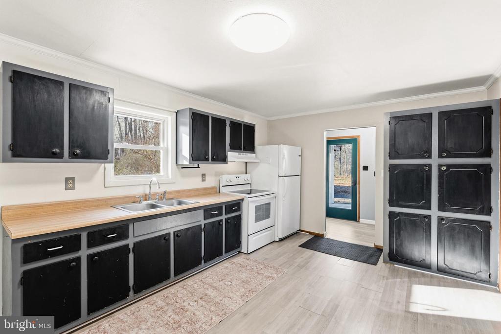 1330 JASON LN, AMISSVILLE, Virginia 20106, 3 Bedrooms Bedrooms, ,2 BathroomsBathrooms,Residential,1330 JASON LN,VACU2012990 MLS # VACU2012990