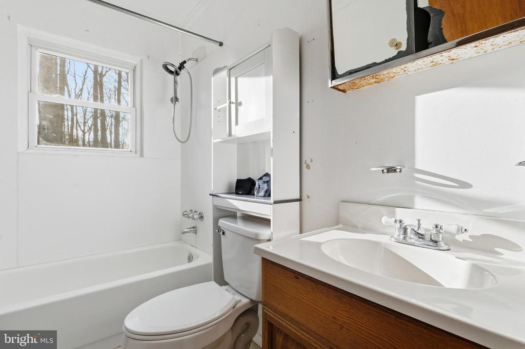 1330 JASON LN, AMISSVILLE, Virginia 20106, 3 Bedrooms Bedrooms, ,2 BathroomsBathrooms,Residential,1330 JASON LN,VACU2012990 MLS # VACU2012990