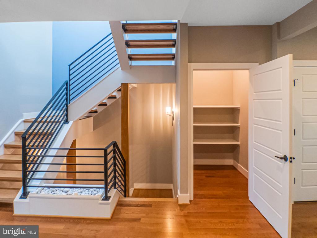 579 LOCHLYN HILL DR, CHARLOTTESVILLE, Virginia 22901, 3 Bedrooms Bedrooms, ,3 BathroomsBathrooms,Residential,579 LOCHLYN HILL DR,VACO2000228 MLS # VACO2000228