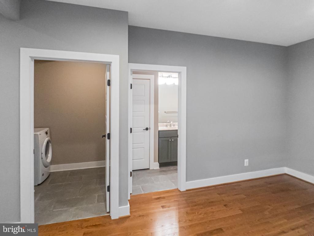 579 LOCHLYN HILL DR, CHARLOTTESVILLE, Virginia 22901, 3 Bedrooms Bedrooms, ,3 BathroomsBathrooms,Residential,579 LOCHLYN HILL DR,VACO2000228 MLS # VACO2000228