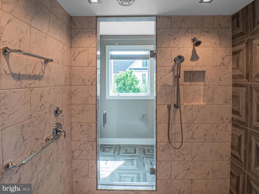 579 LOCHLYN HILL DR, CHARLOTTESVILLE, Virginia 22901, 3 Bedrooms Bedrooms, ,3 BathroomsBathrooms,Residential,579 LOCHLYN HILL DR,VACO2000228 MLS # VACO2000228