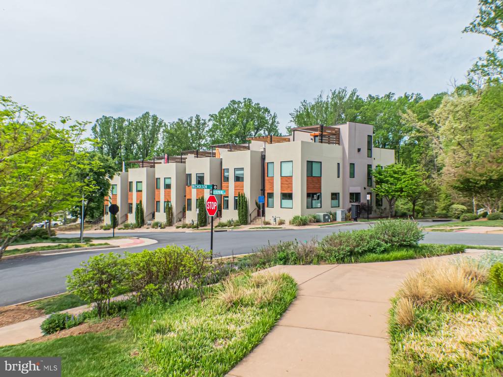 579 LOCHLYN HILL DR, CHARLOTTESVILLE, Virginia 22901, 3 Bedrooms Bedrooms, ,3 BathroomsBathrooms,Residential,579 LOCHLYN HILL DR,VACO2000228 MLS # VACO2000228