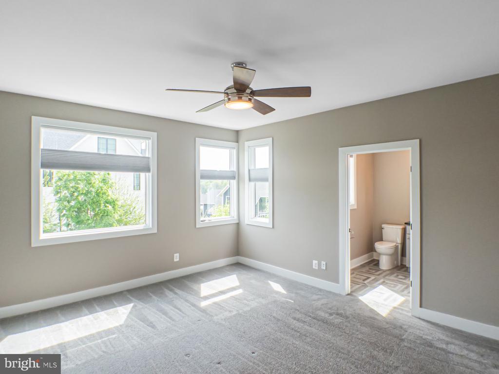 579 LOCHLYN HILL DR, CHARLOTTESVILLE, Virginia 22901, 3 Bedrooms Bedrooms, ,3 BathroomsBathrooms,Residential,579 LOCHLYN HILL DR,VACO2000228 MLS # VACO2000228