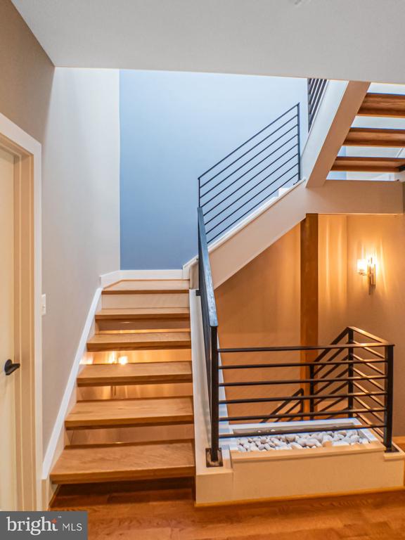 579 LOCHLYN HILL DR, CHARLOTTESVILLE, Virginia 22901, 3 Bedrooms Bedrooms, ,3 BathroomsBathrooms,Residential,579 LOCHLYN HILL DR,VACO2000228 MLS # VACO2000228