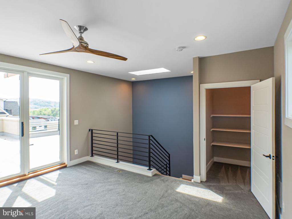 579 LOCHLYN HILL DR, CHARLOTTESVILLE, Virginia 22901, 3 Bedrooms Bedrooms, ,3 BathroomsBathrooms,Residential,579 LOCHLYN HILL DR,VACO2000228 MLS # VACO2000228