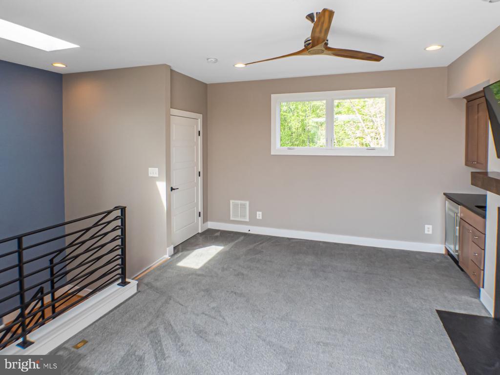 579 LOCHLYN HILL DR, CHARLOTTESVILLE, Virginia 22901, 3 Bedrooms Bedrooms, ,3 BathroomsBathrooms,Residential,579 LOCHLYN HILL DR,VACO2000228 MLS # VACO2000228