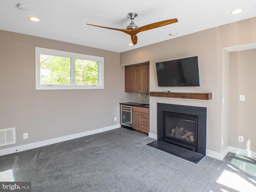 579 LOCHLYN HILL DR, CHARLOTTESVILLE, Virginia 22901, 3 Bedrooms Bedrooms, ,3 BathroomsBathrooms,Residential,579 LOCHLYN HILL DR,VACO2000228 MLS # VACO2000228