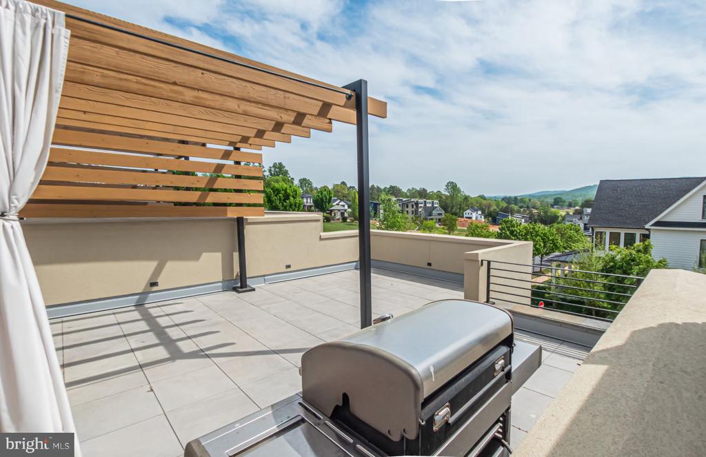 579 LOCHLYN HILL DR, CHARLOTTESVILLE, Virginia 22901, 3 Bedrooms Bedrooms, ,3 BathroomsBathrooms,Residential,579 LOCHLYN HILL DR,VACO2000228 MLS # VACO2000228