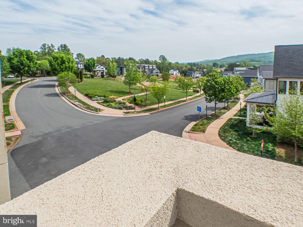 579 LOCHLYN HILL DR, CHARLOTTESVILLE, Virginia 22901, 3 Bedrooms Bedrooms, ,3 BathroomsBathrooms,Residential,579 LOCHLYN HILL DR,VACO2000228 MLS # VACO2000228