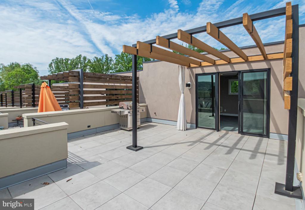 579 LOCHLYN HILL DR, CHARLOTTESVILLE, Virginia 22901, 3 Bedrooms Bedrooms, ,3 BathroomsBathrooms,Residential,579 LOCHLYN HILL DR,VACO2000228 MLS # VACO2000228