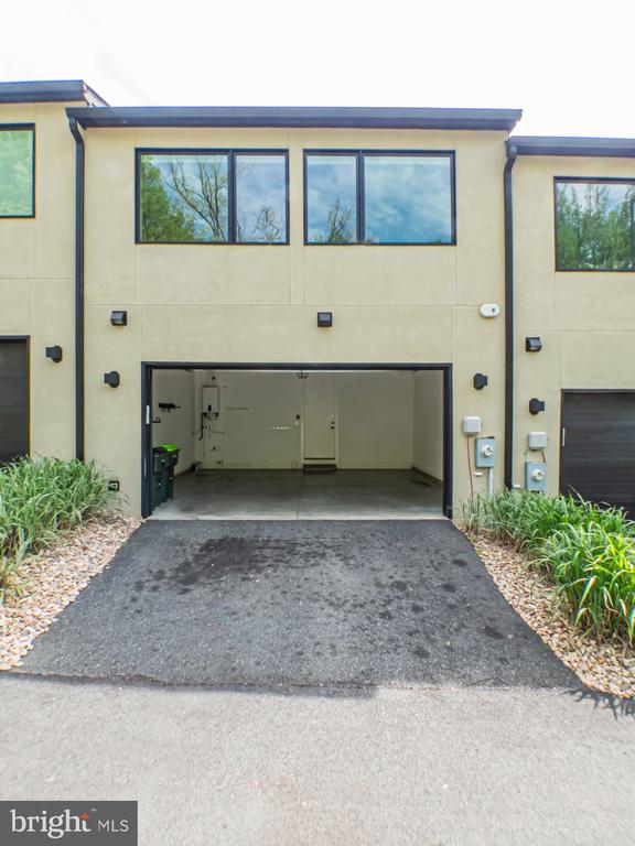 579 LOCHLYN HILL DR, CHARLOTTESVILLE, Virginia 22901, 3 Bedrooms Bedrooms, ,3 BathroomsBathrooms,Residential,579 LOCHLYN HILL DR,VACO2000228 MLS # VACO2000228