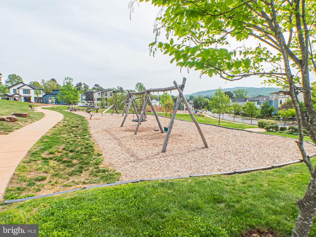 579 LOCHLYN HILL DR, CHARLOTTESVILLE, Virginia 22901, 3 Bedrooms Bedrooms, ,3 BathroomsBathrooms,Residential,579 LOCHLYN HILL DR,VACO2000228 MLS # VACO2000228