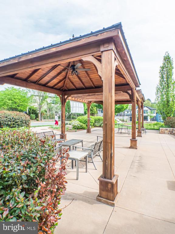 579 LOCHLYN HILL DR, CHARLOTTESVILLE, Virginia 22901, 3 Bedrooms Bedrooms, ,3 BathroomsBathrooms,Residential,579 LOCHLYN HILL DR,VACO2000228 MLS # VACO2000228