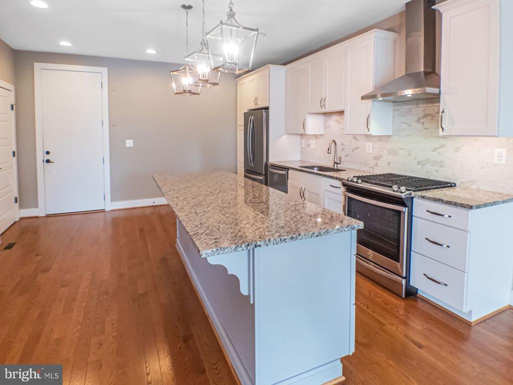 579 LOCHLYN HILL DR, CHARLOTTESVILLE, Virginia 22901, 3 Bedrooms Bedrooms, ,3 BathroomsBathrooms,Residential,579 LOCHLYN HILL DR,VACO2000228 MLS # VACO2000228