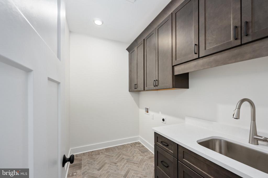 8558 HIGHCLERE LN, SPOTSYLVANIA, Virginia 22553, 4 Bedrooms Bedrooms, ,5 BathroomsBathrooms,Residential,8558 HIGHCLERE LN,VASP2040784 MLS # VASP2040784