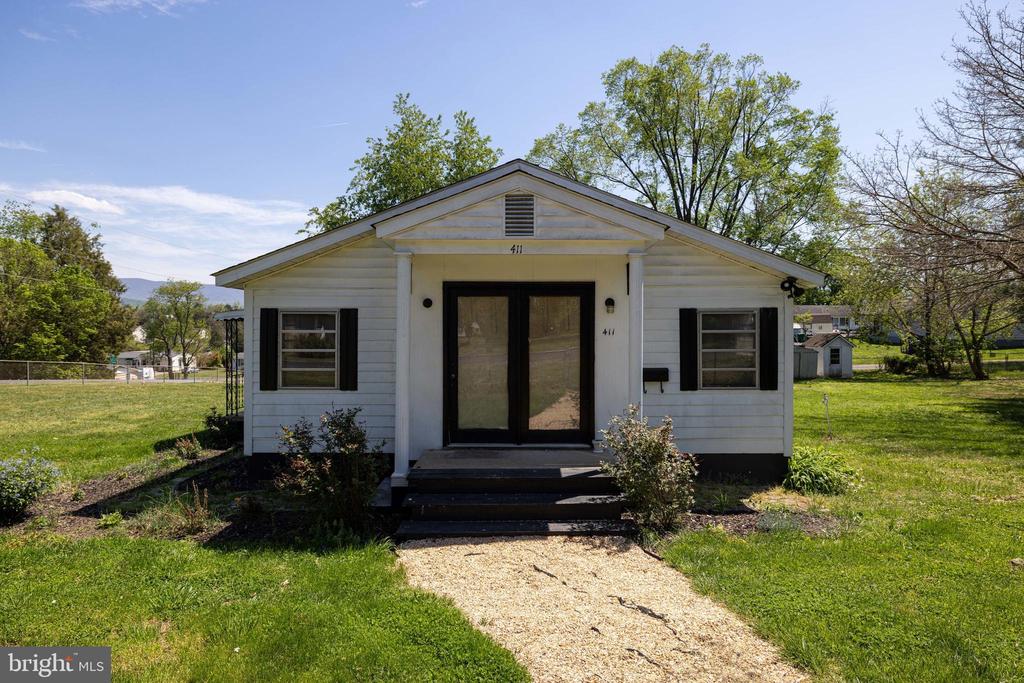 411 FOURTH ST, LURAY, Virginia 22835, 3 Bedrooms Bedrooms, ,1 BathroomBathrooms,Residential,411 FOURTH ST,VAPA2006332 MLS # VAPA2006332