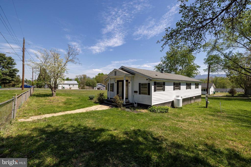 411 FOURTH ST, LURAY, Virginia 22835, 3 Bedrooms Bedrooms, ,1 BathroomBathrooms,Residential,411 FOURTH ST,VAPA2006332 MLS # VAPA2006332