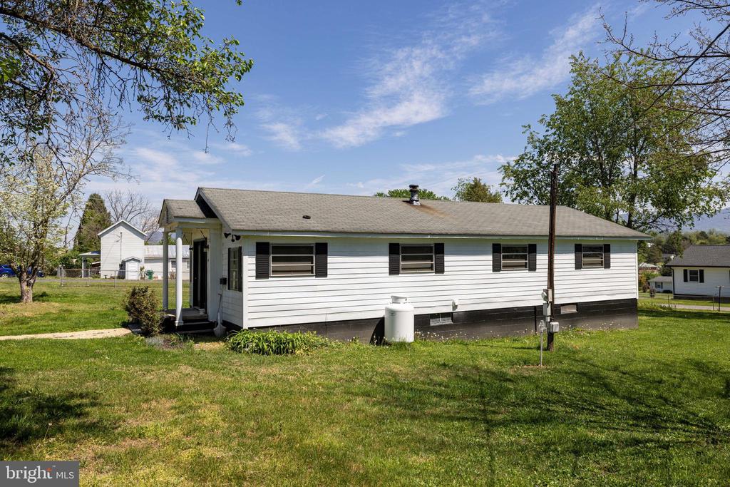 411 FOURTH ST, LURAY, Virginia 22835, 3 Bedrooms Bedrooms, ,1 BathroomBathrooms,Residential,411 FOURTH ST,VAPA2006332 MLS # VAPA2006332