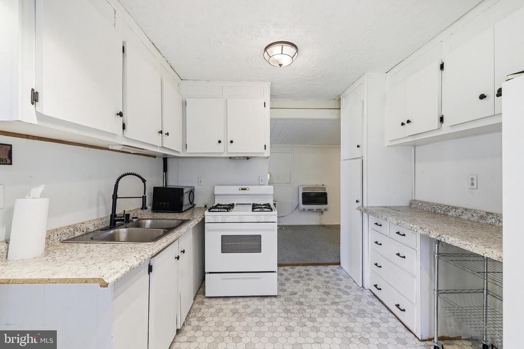 411 FOURTH ST, LURAY, Virginia 22835, 3 Bedrooms Bedrooms, ,1 BathroomBathrooms,Residential,411 FOURTH ST,VAPA2006332 MLS # VAPA2006332