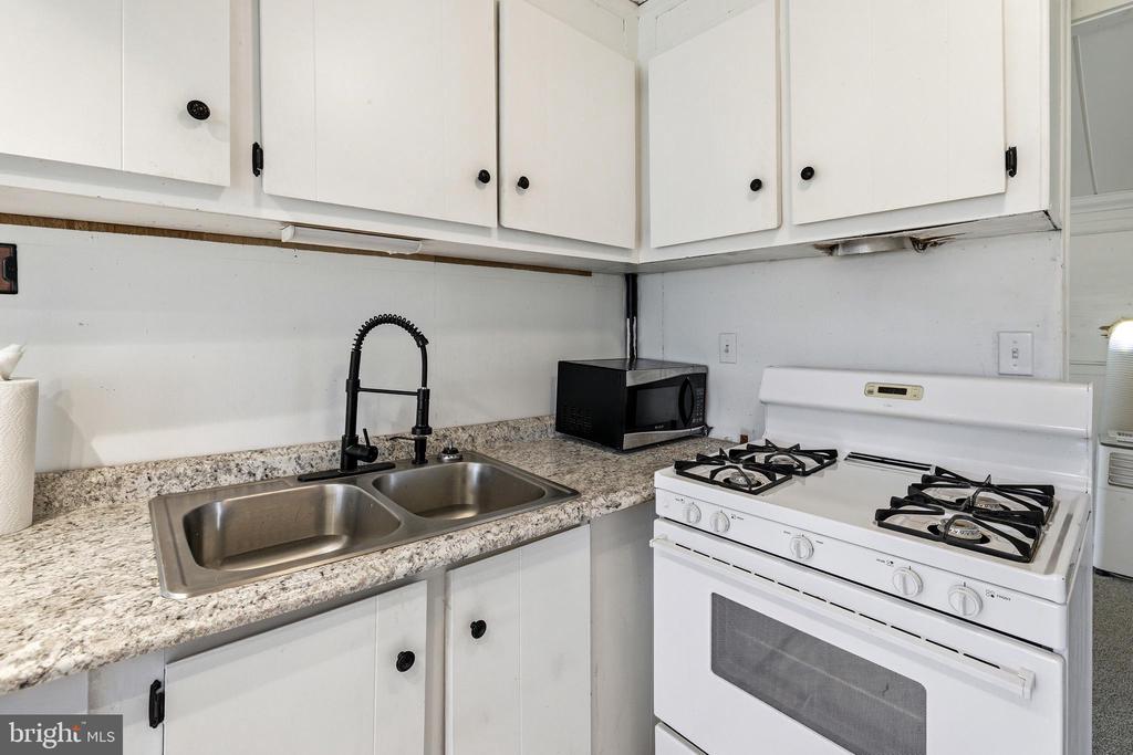 411 FOURTH ST, LURAY, Virginia 22835, 3 Bedrooms Bedrooms, ,1 BathroomBathrooms,Residential,411 FOURTH ST,VAPA2006332 MLS # VAPA2006332