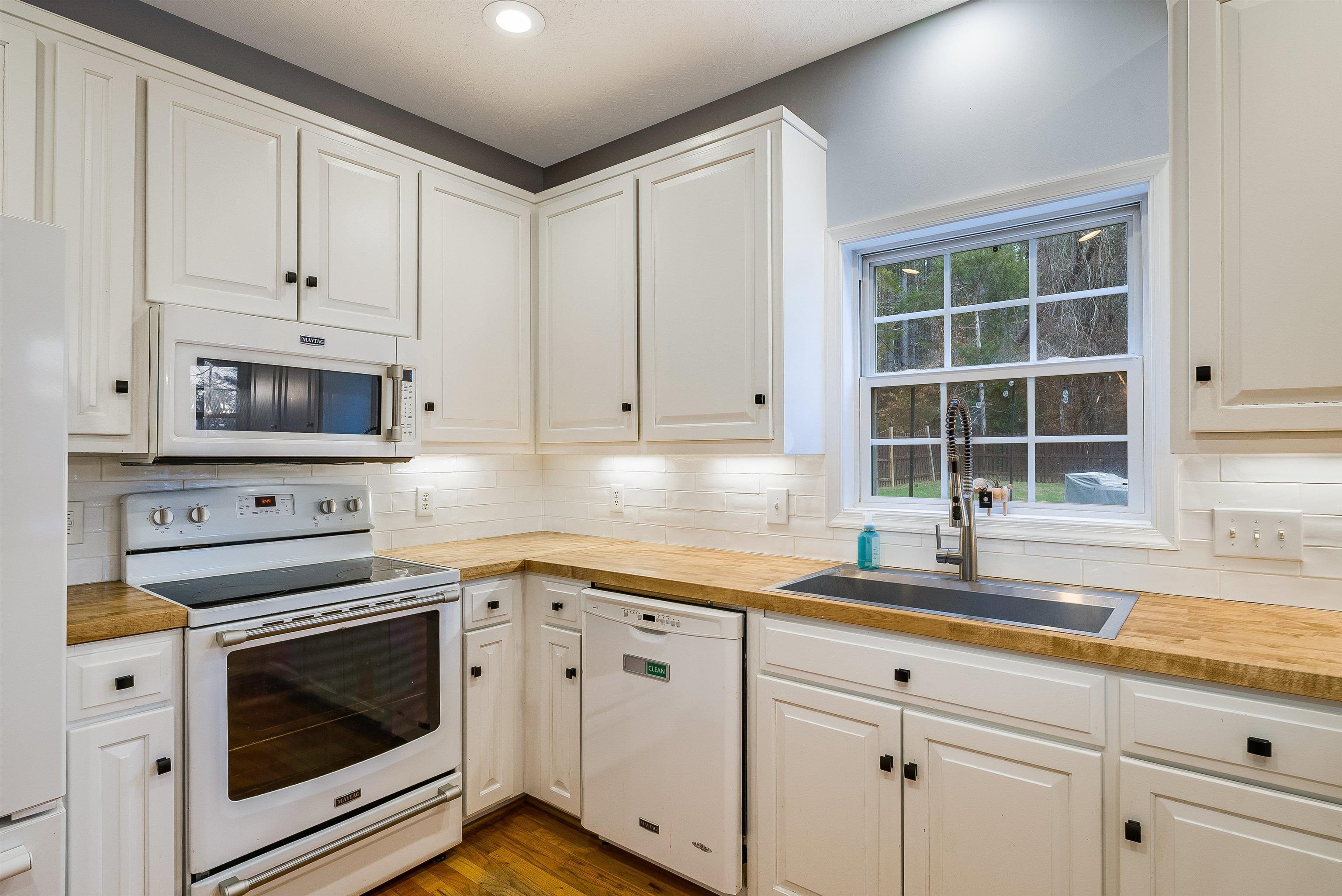 773 JEFFERSON DR, PALMYRA, Virginia 22963, 3 Bedrooms Bedrooms, ,2 BathroomsBathrooms,Residential,773 JEFFERSON DR,674961 MLS # 674961