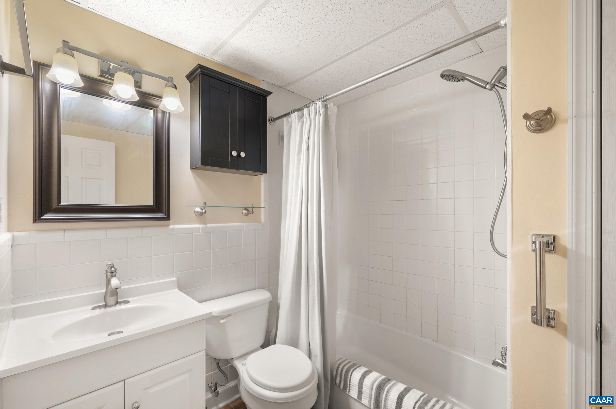 1800 JEFFERSON PARK AVE, CHARLOTTESVILLE, Virginia 22903, 2 Bedrooms Bedrooms, ,1 BathroomBathrooms,Residential,1800 JEFFERSON PARK AVE,676082 MLS # 676082