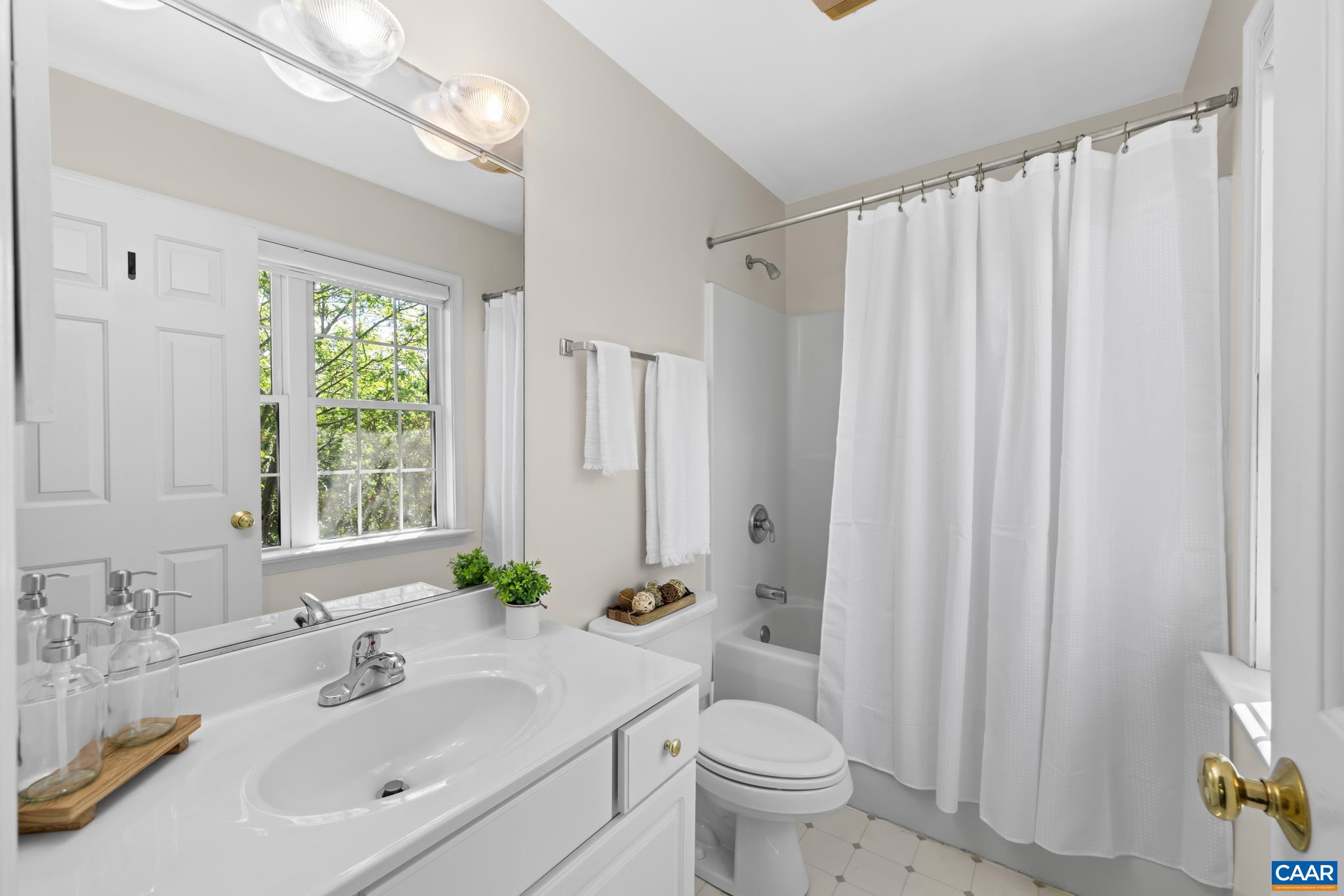 3385 WORTH CROSSING, CHARLOTTESVILLE, Virginia 22911, 2 Bedrooms Bedrooms, ,2 BathroomsBathrooms,Residential,3385 WORTH CROSSING,676084 MLS # 676084