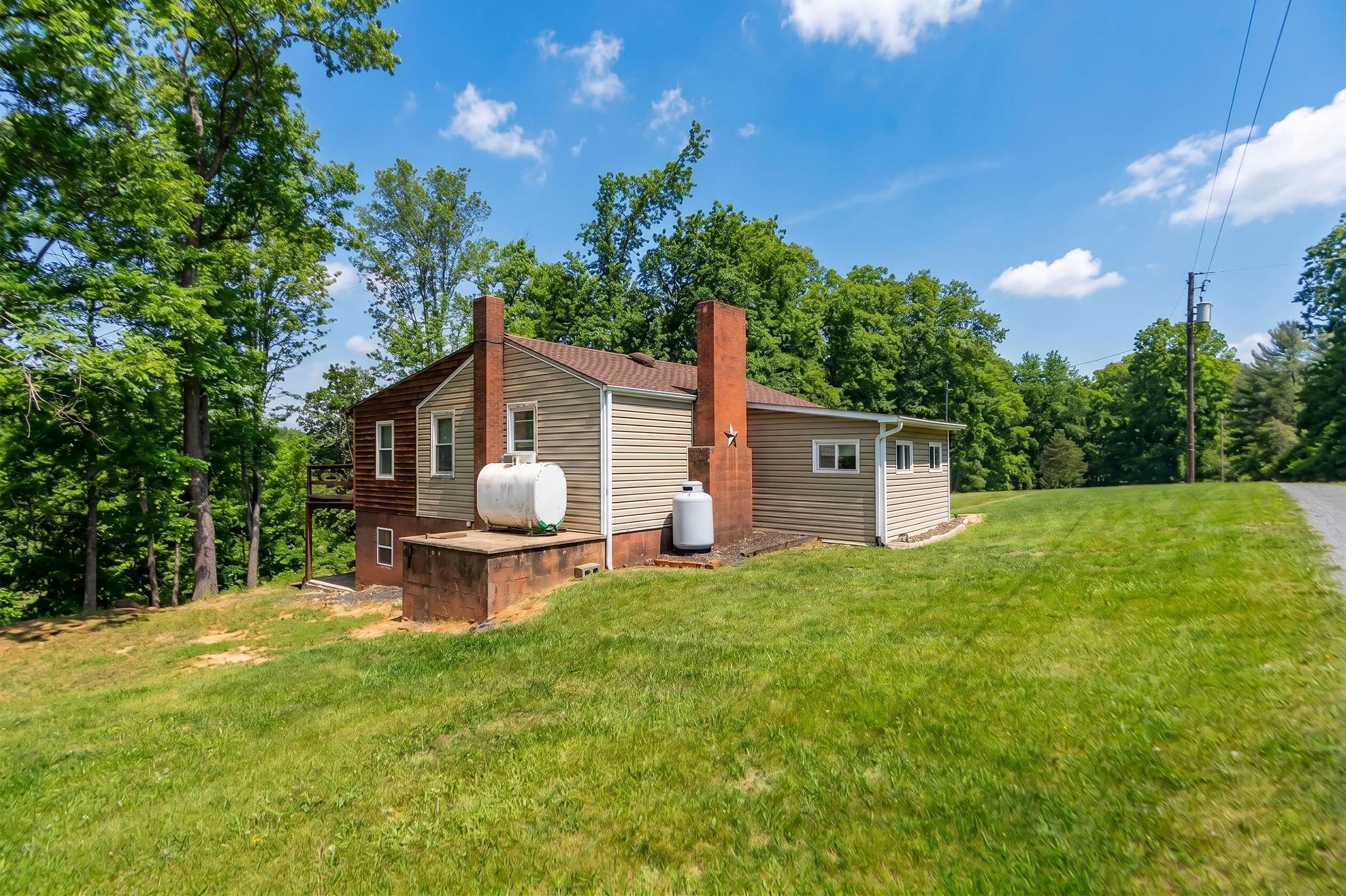 9 HOAGIE LN, SWOOPE, Virginia 24479, 2 Bedrooms Bedrooms, ,1 BathroomBathrooms,Residential,9 HOAGIE LN,676086 MLS # 676086