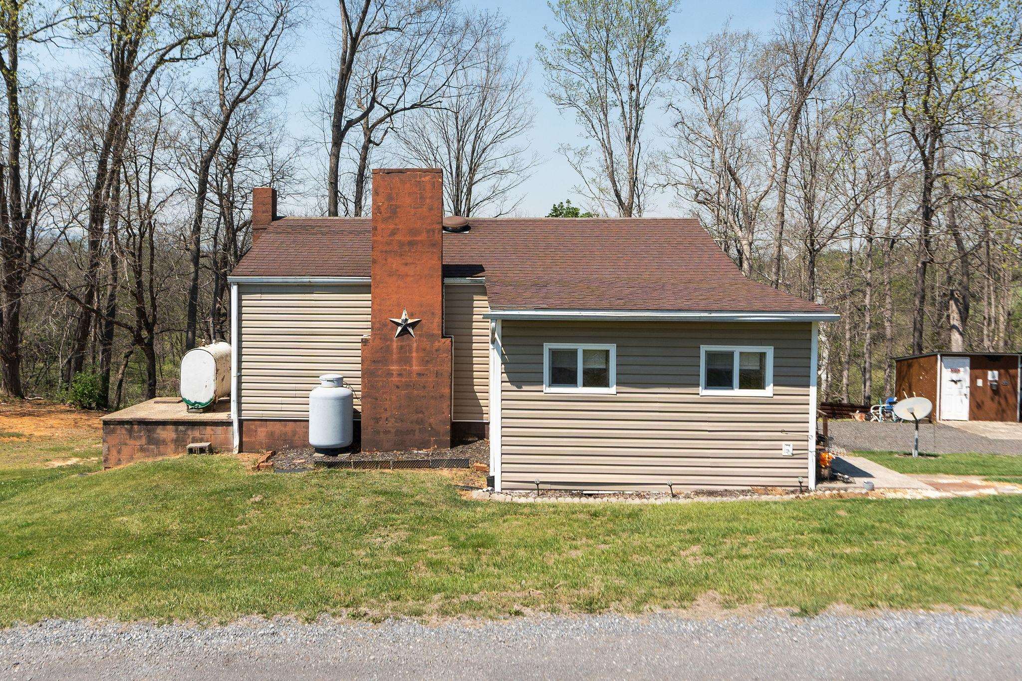 9 HOAGIE LN, SWOOPE, Virginia 24479, 2 Bedrooms Bedrooms, ,1 BathroomBathrooms,Residential,9 HOAGIE LN,676086 MLS # 676086