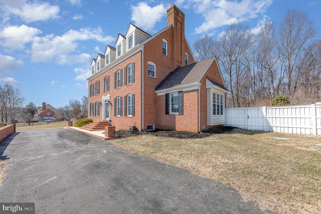 6721 FOSTERS FORK RD, WARRENTON, Virginia, 6 Bedrooms Bedrooms, ,5 BathroomsBathrooms,Residential,6721 FOSTERS FORK RD,VAFQ2021176 MLS # VAFQ2021176