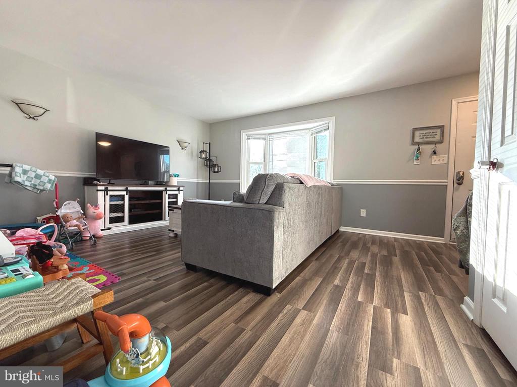 405 FOREST CT, WARRENTON, Virginia 20186, 3 Bedrooms Bedrooms, ,2 BathroomsBathrooms,Residential,405 FOREST CT,VAFQ2021322 MLS # VAFQ2021322