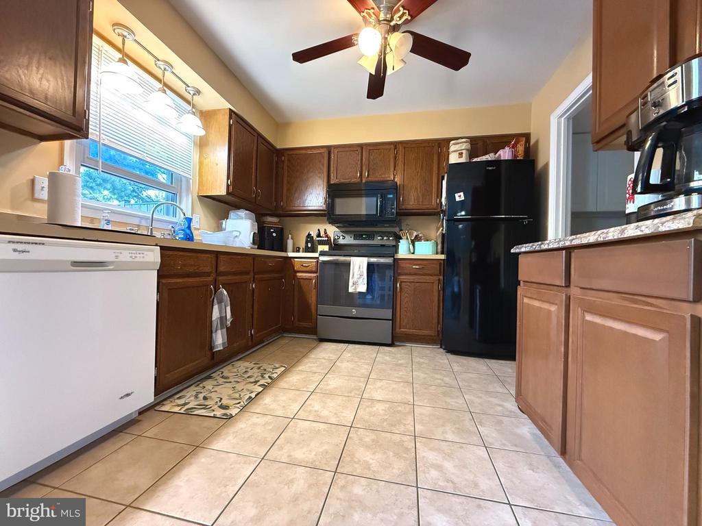 405 FOREST CT, WARRENTON, Virginia 20186, 3 Bedrooms Bedrooms, ,2 BathroomsBathrooms,Residential,405 FOREST CT,VAFQ2021322 MLS # VAFQ2021322