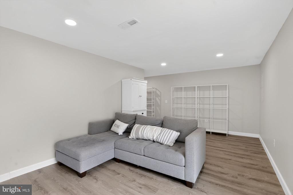 719 ACORN CT, WARRENTON, Virginia 20186, 4 Bedrooms Bedrooms, ,3 BathroomsBathrooms,Residential,719 ACORN CT,VAFQ2021652 MLS # VAFQ2021652