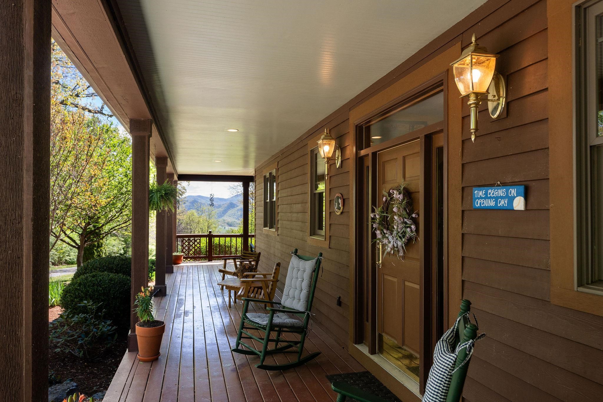 150 FAIRFIELD ESTATES DR, RAPHINE, Virginia 24472, 4 Bedrooms Bedrooms, ,3 BathroomsBathrooms,Residential,Cracker Barrell House!,150 FAIRFIELD ESTATES DR,676105 MLS # 676105