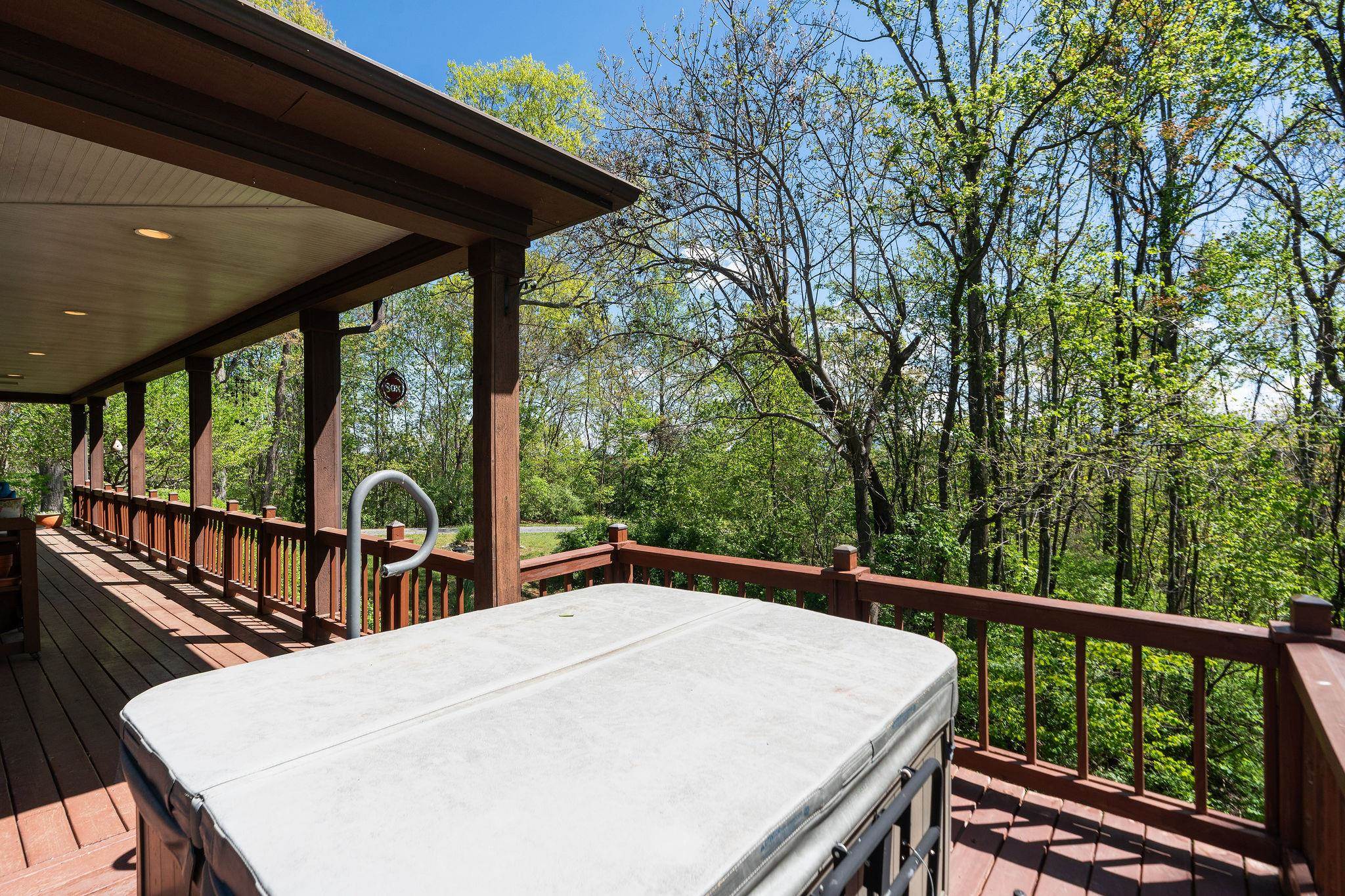 150 FAIRFIELD ESTATES DR, RAPHINE, Virginia 24472, 4 Bedrooms Bedrooms, ,3 BathroomsBathrooms,Residential,Cracker Barrell House!,150 FAIRFIELD ESTATES DR,676105 MLS # 676105