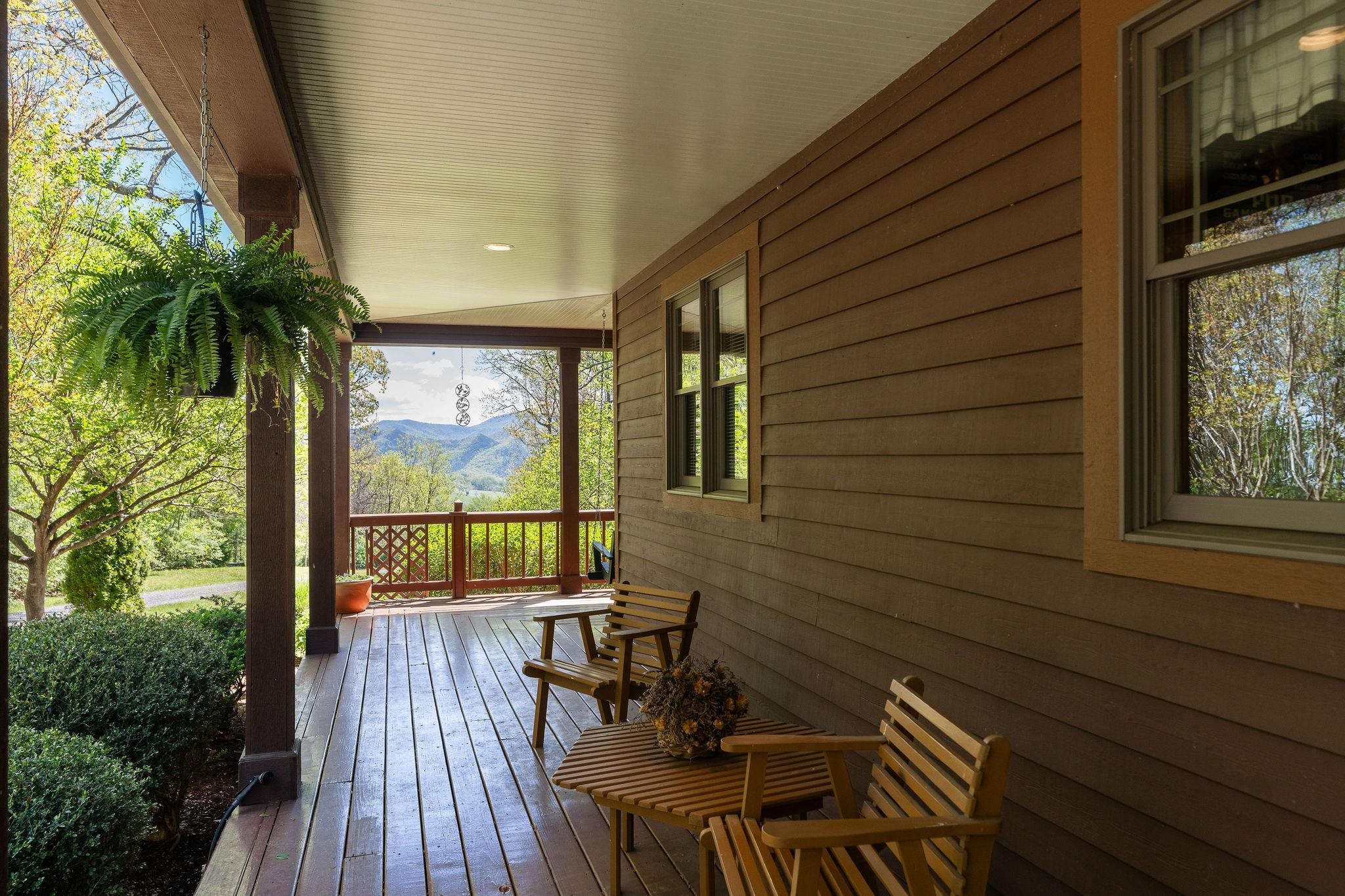 150 FAIRFIELD ESTATES DR, RAPHINE, Virginia 24472, 4 Bedrooms Bedrooms, ,3 BathroomsBathrooms,Residential,Cracker Barrell House!,150 FAIRFIELD ESTATES DR,676105 MLS # 676105